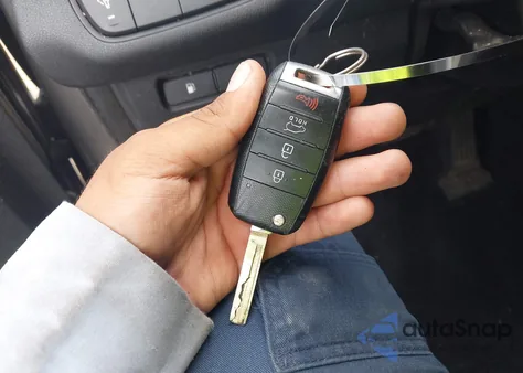 2017 Kia Sorento 2.4L Lx из США, поврежденный, VIN 5XYPG4A37HG212538